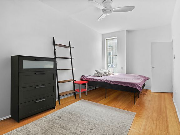 4th image of 476 12th St APT 4L