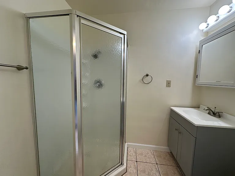 224 Guttenberg St #1 — Photo 9