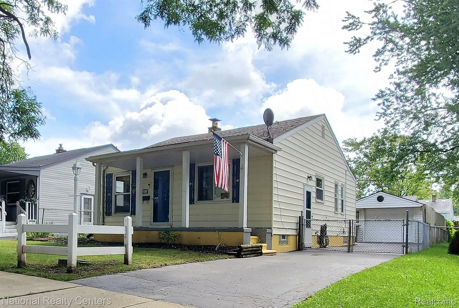 211 W Strathmore Ave photo 1