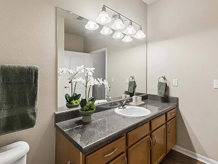Avalon Apartments — Photo 15