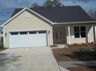 906 Terraces Ln, Hampstead, NC 28443