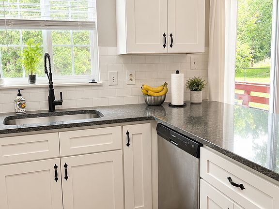 3rd image of 2140 Mariner Cir