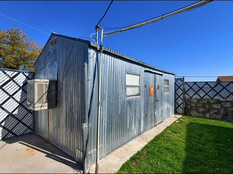 3433 Clearview Ln — Photo 35