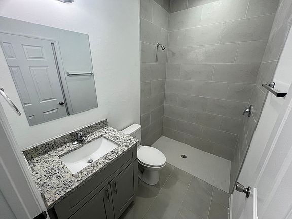 5th image of 206 Hagan Ave S
