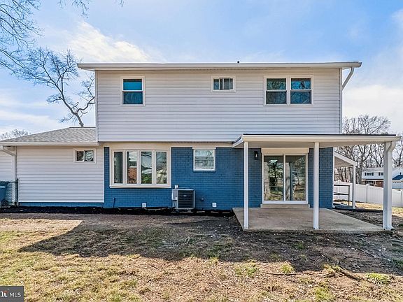 3rd image of 6815 Rolling Rd