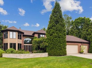 2601 Hybernia Dr, Highland Park, IL 60035