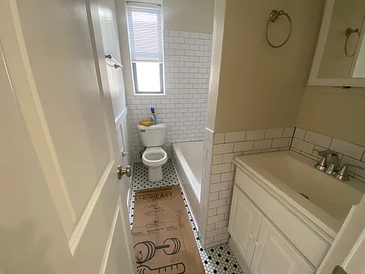 Rented by Zjama Realty Corp | media 10