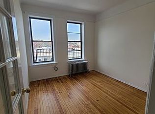 30-74 37th St #3F, Astoria, NY 11103