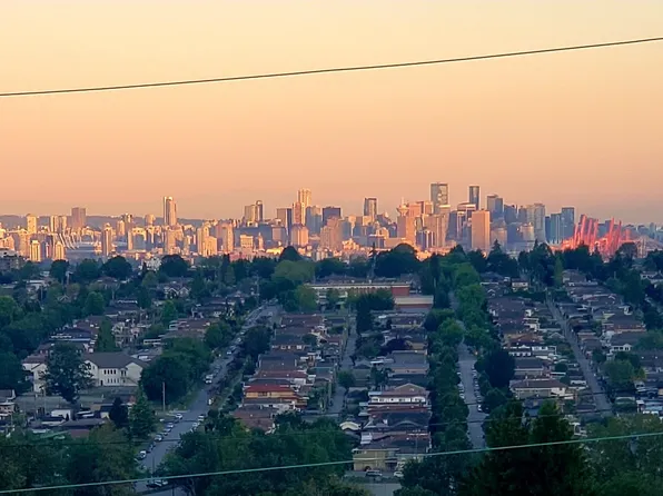 11 Hythe Ave N, Burnaby, BC V5B 1G3