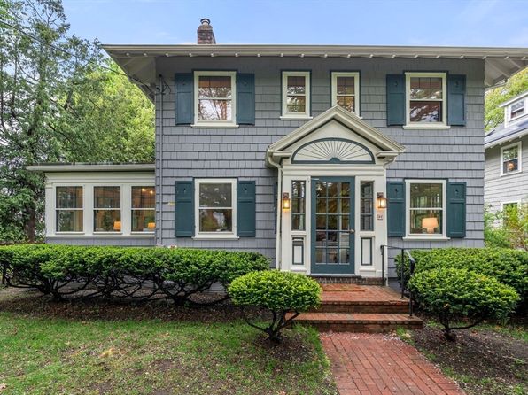 37 Pondview Ave, Jamaica Plain, MA 02130