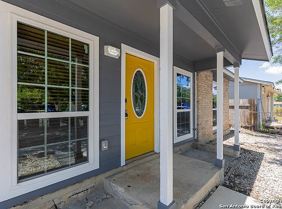 4th image of 1527 Noble Oak Dr