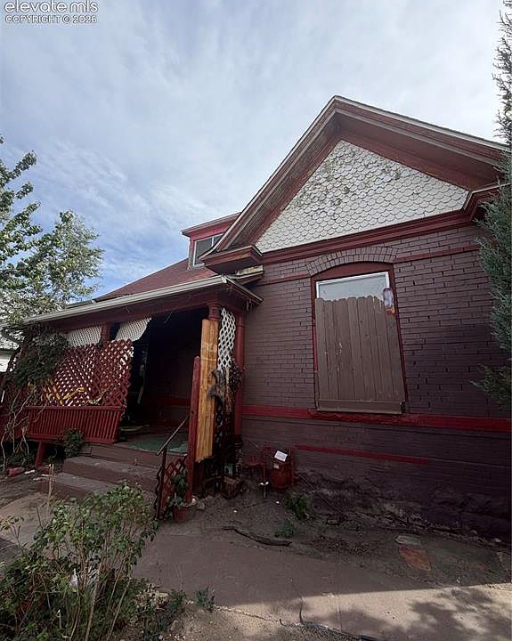 1st image of 522 W 7th St