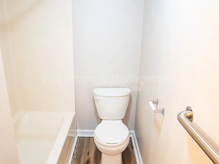 1138 Valley Dr — Photo 15