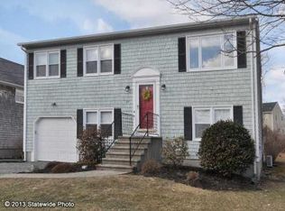 84 Lake Rd, Narragansett, RI 02882