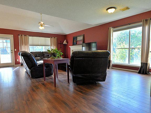 4th image of 4002 Hazelwood Dr