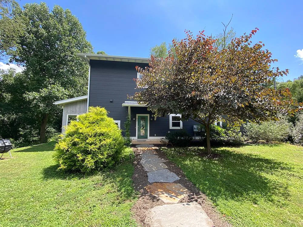 3 bed, 2018 sqft, $3,550 — Photo 2