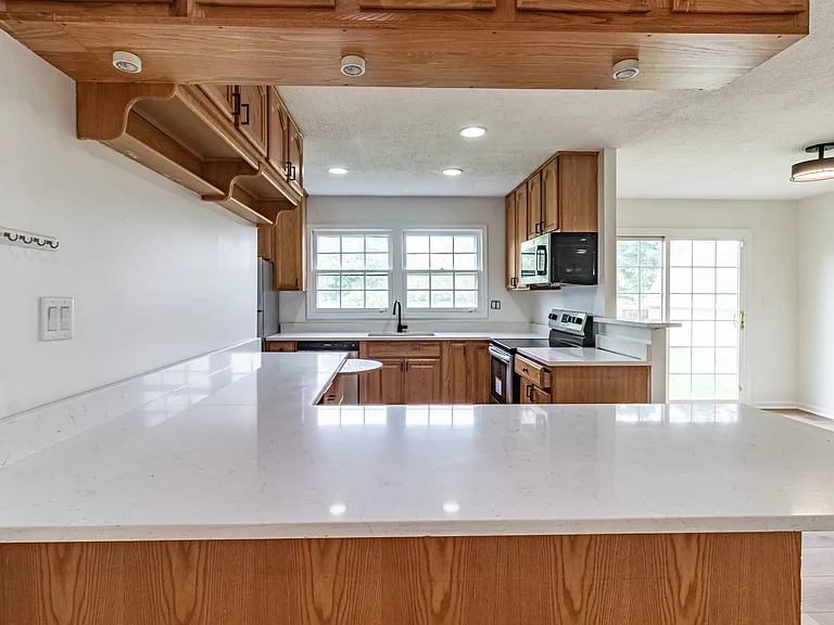 1075 Aspen Dr — Photo 9