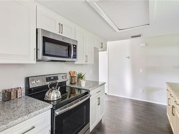 5th image of 8731 Twin Lakes Blvd