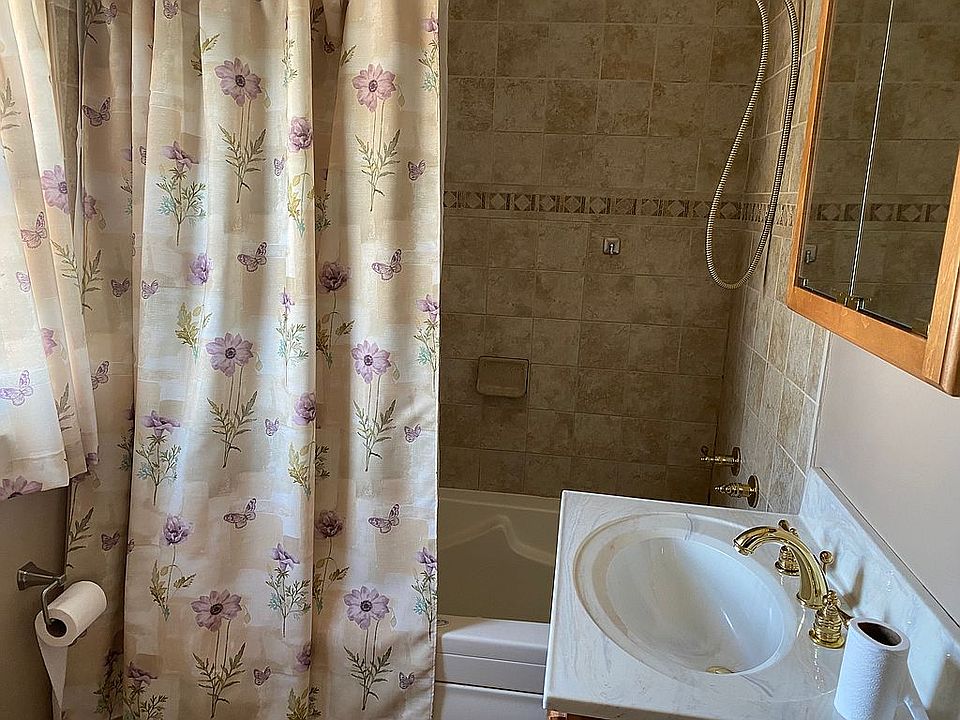 Upstairs bathroom 