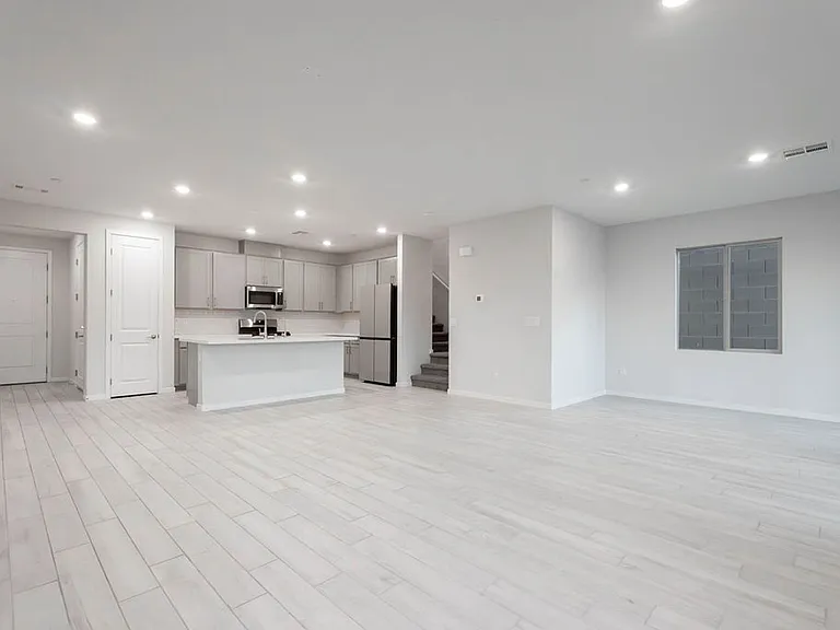 11620 Desert Hollow Ave — Photo 10