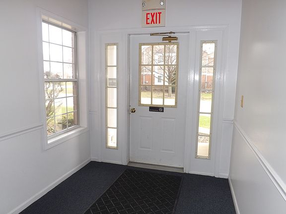 2nd image of 1407 W Hawkes St Unit 4
