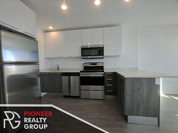 4th image of 940 W Winona St #940702
