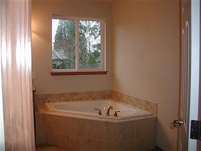 5th image of 3611 85th St NE