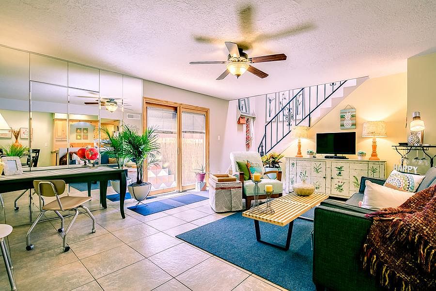 Living Room/Office Area