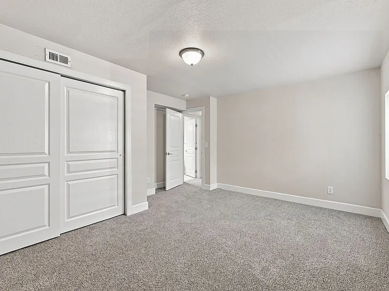 2202 Hanham Dr — Photo 23