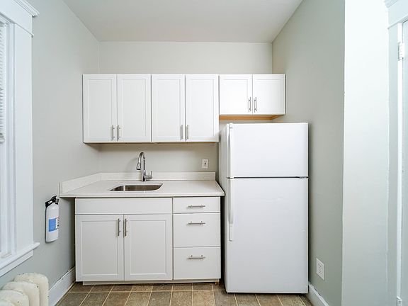 3rd image of 504 Morris St #2