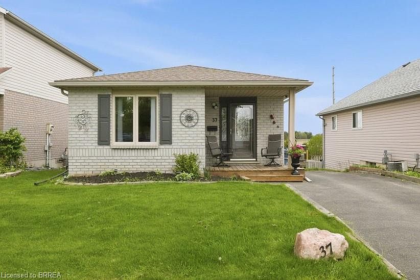 1st image of 37 Anastasia Cres