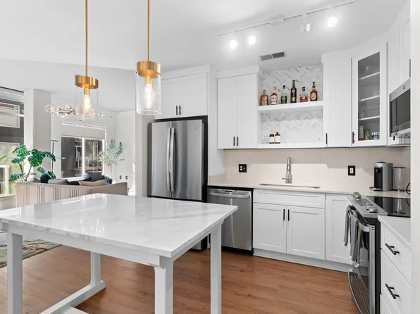 600 12th Ave S APT 706, Nashville, TN 37203