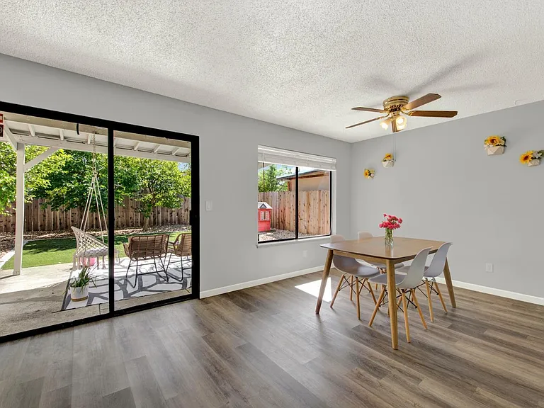 925 Brandon Way — Photo 10