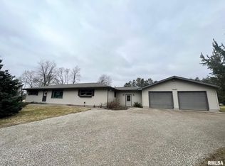 22399 Peoria St, Greenview, IL 62642