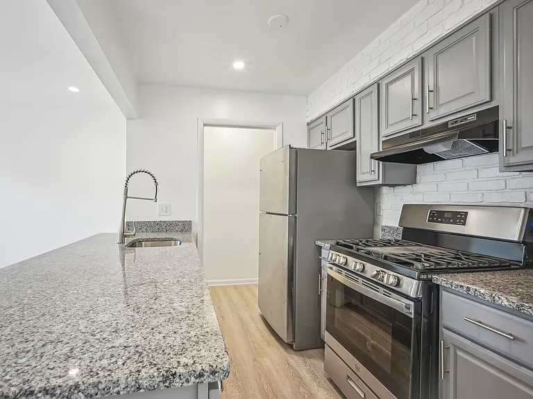 3019 Sunset Ln — Photo 1