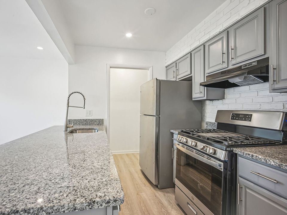 1st image of 3019 Sunset Ln