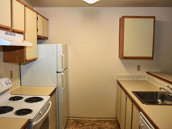 3rd image of 18320 52nd Ave W APT B101