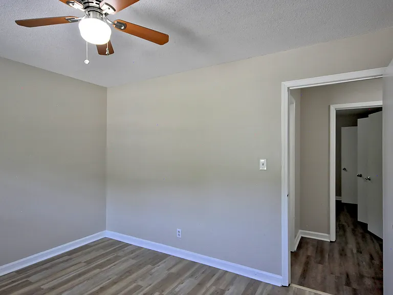460 Martha Ln #C — Photo 15