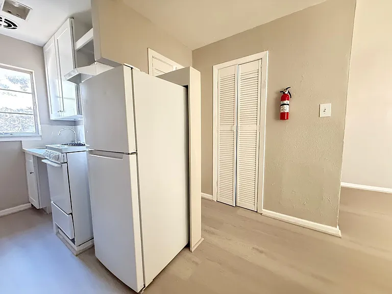2501 Yoakum Blvd #15 — Photo 16