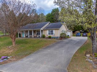427 W Coventry Dr, Franklin, NC 28734