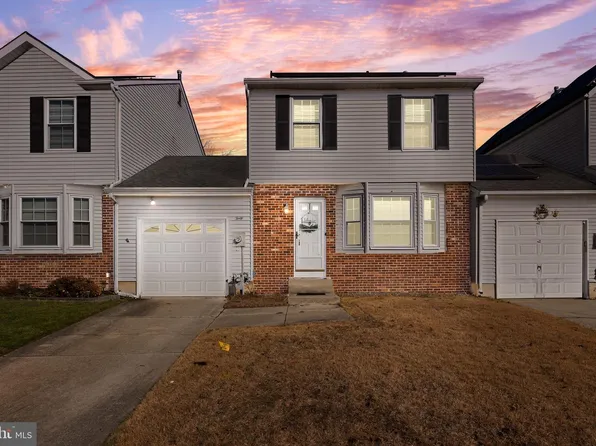 40 Blue Jay Dr, Clementon, NJ 08021