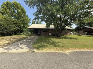 1803 E Harkey St, Paris, AR 72855