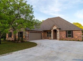 6107 Westover Dr, Granbury, TX 76049