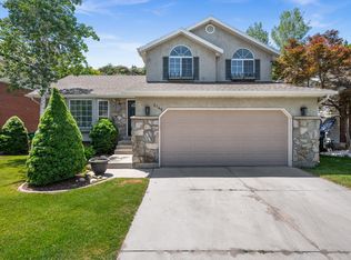 2140 E Powderkeg Dr, Sandy, UT 84093