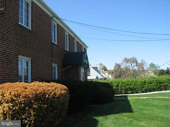 2nd image of 10 Lloyd Ave APT 1S