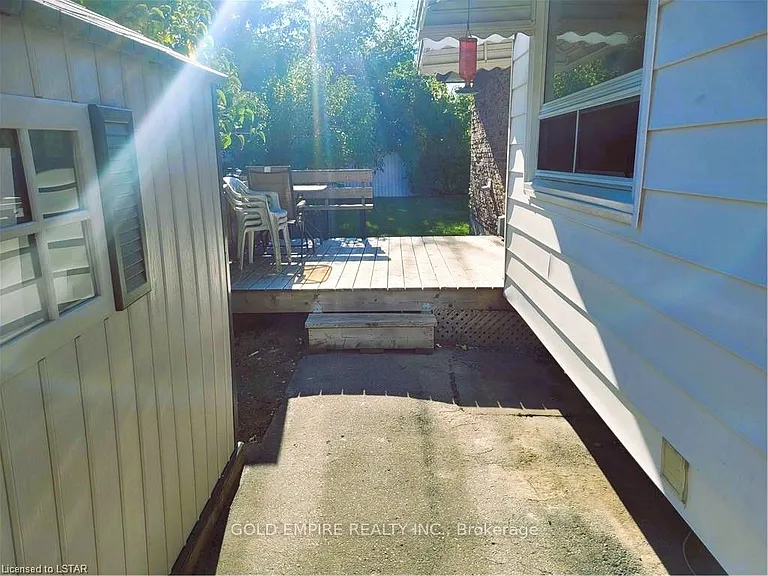 107 Harding Cres — Photo 13