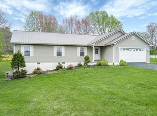 459 McKinley Ln, Crossville, TN 38572