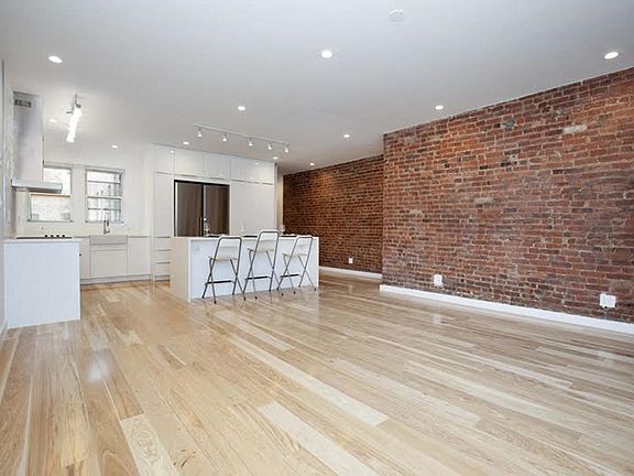 2nd image of 5 Pinehurst Ave APT 5A
