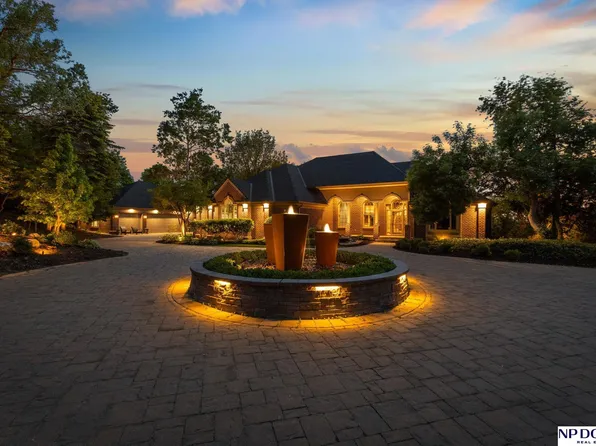 21509 Ridgewood Rd, Elkhorn, NE 68022