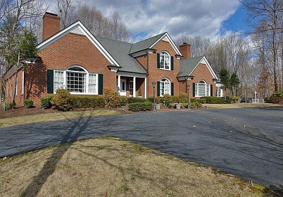 5th image of 230 Hunt Woods Dr